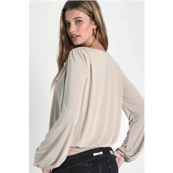 Lulu's Chic on Repeat Taupe V-Neck Long Sleeve Size XS NWT - Picture 2 of 13